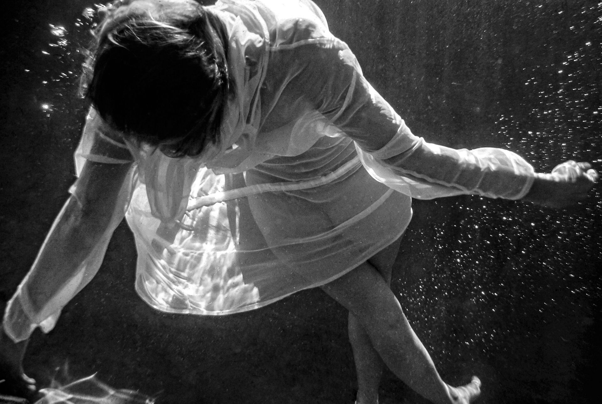 Fine-art underwater portrait, figure in white fabric, Barcelona.